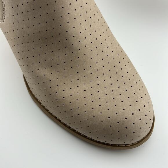DV by Dolce Vita Boot Sz 8 Bootie Beige Soft Comfy Elastic Ankle Wedge NWOT - Picture 8 of 11